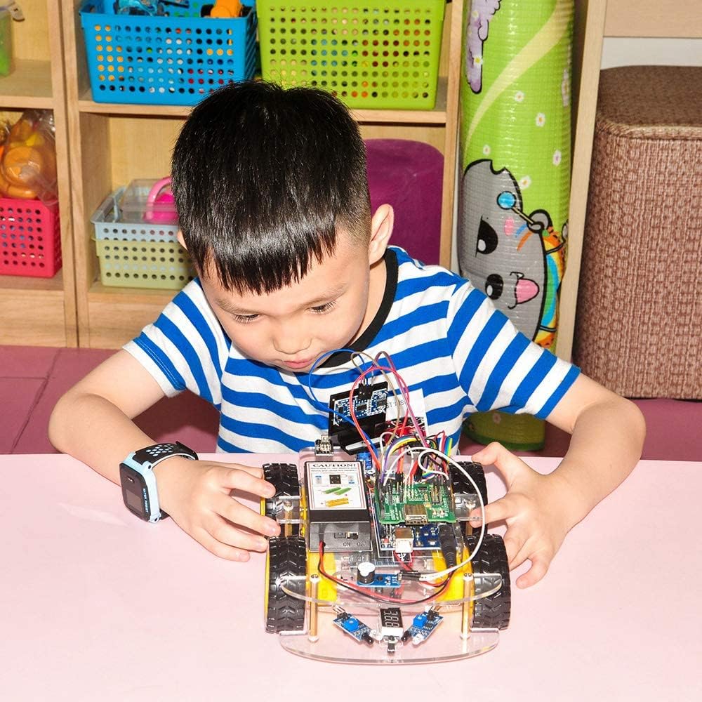 OSOYOO Arduino用 UNO 多機能 教育 ロボット カー | STEM リモコン App 4WD構築、プログラミング、学習 のための  教育用 電動 ロボティクス コーディング 方法 | スターターキット 電子工作 | 電池付